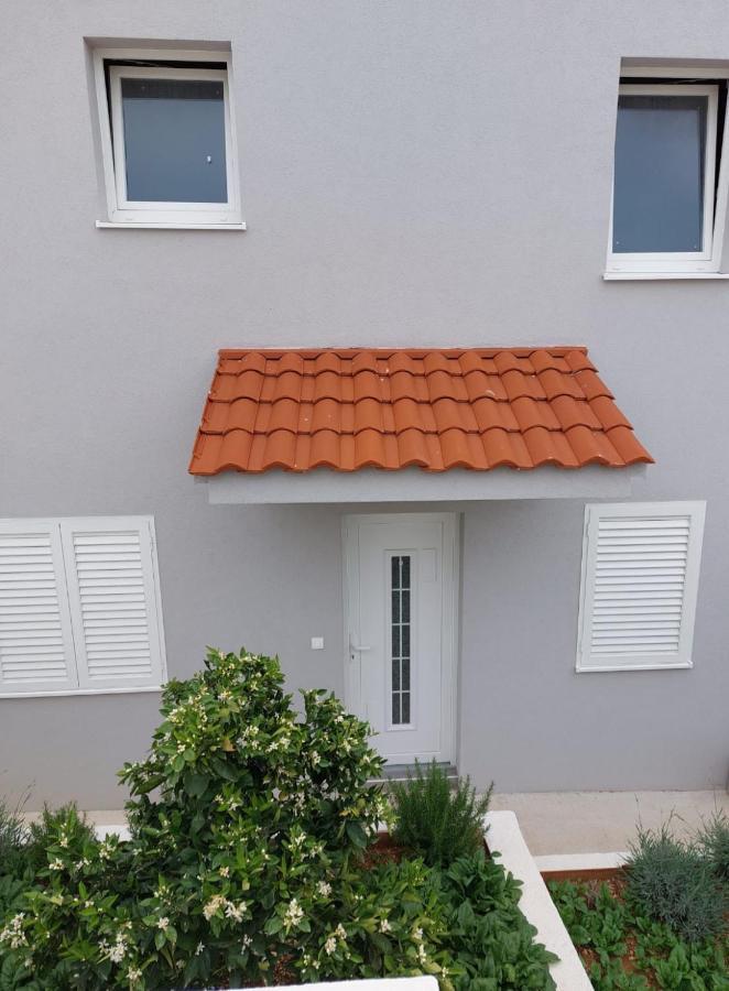 Apartments Vini Seget Donji Luaran gambar
