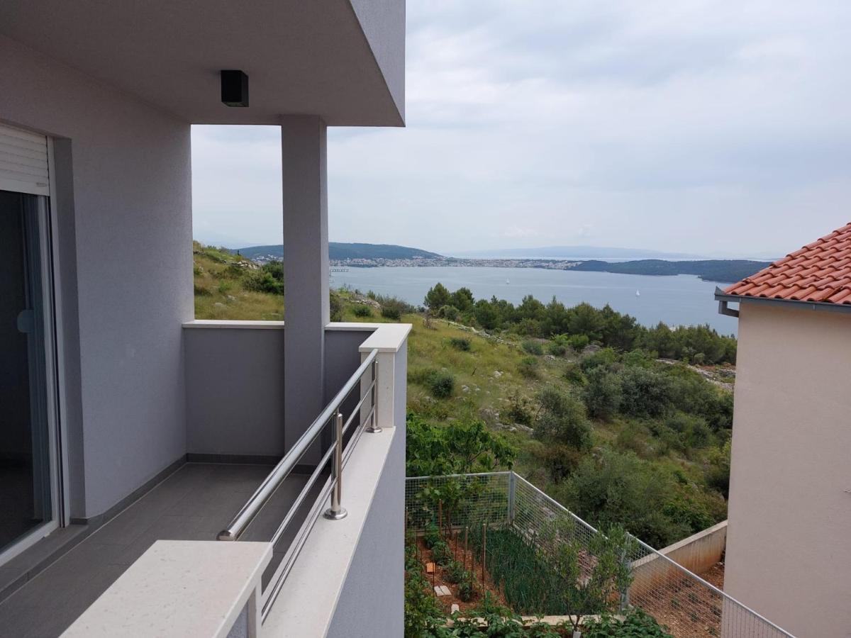 Apartments Vini Seget Donji Luaran gambar