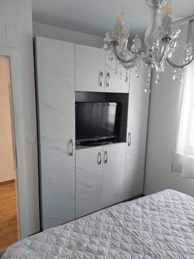 Apartments Vini Seget Donji Luaran gambar