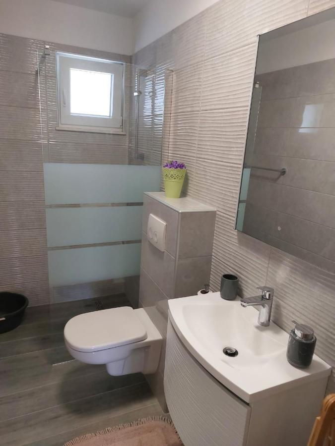 Apartments Vini Seget Donji Luaran gambar