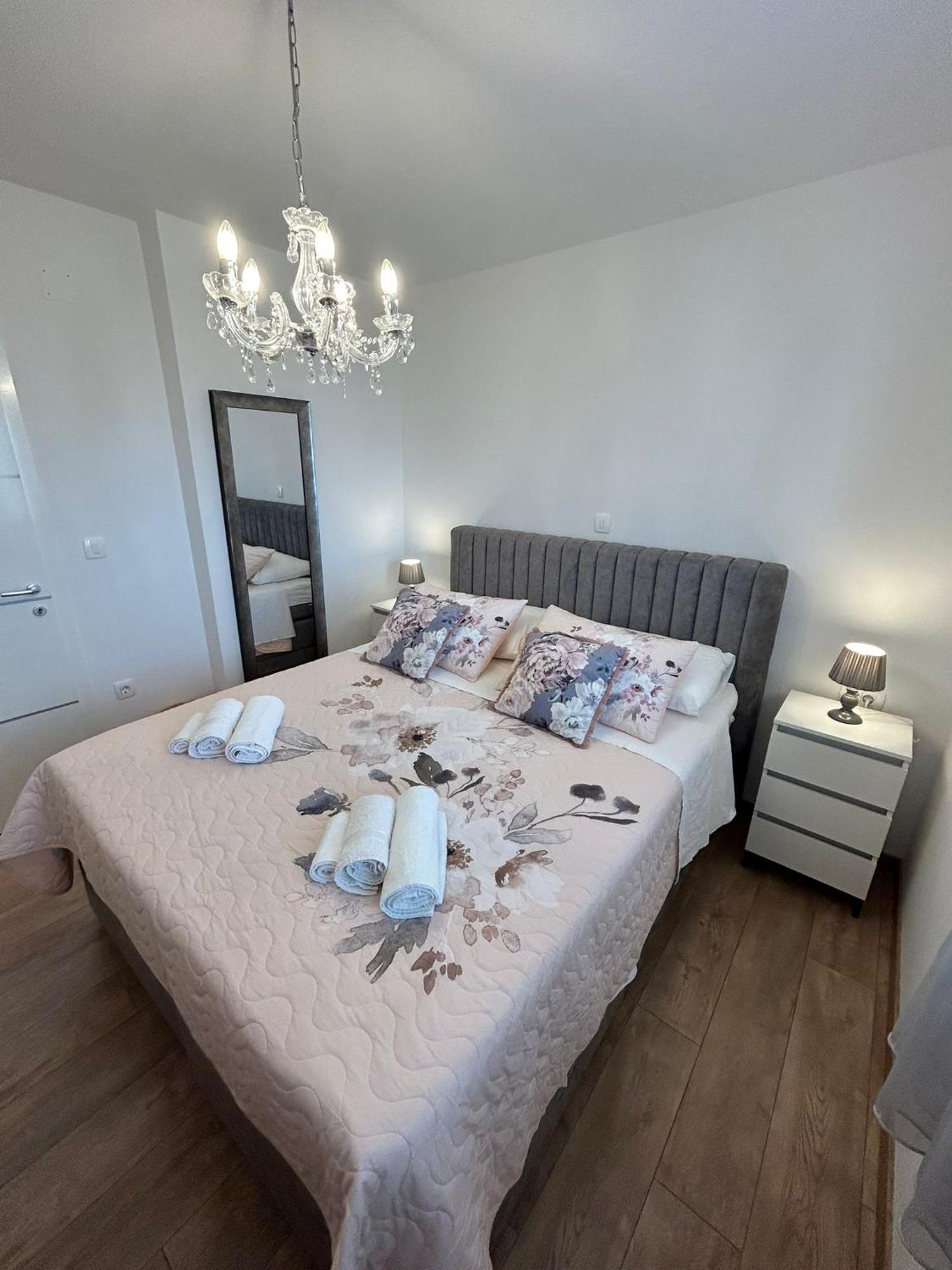 Apartments Vini Seget Donji Luaran gambar