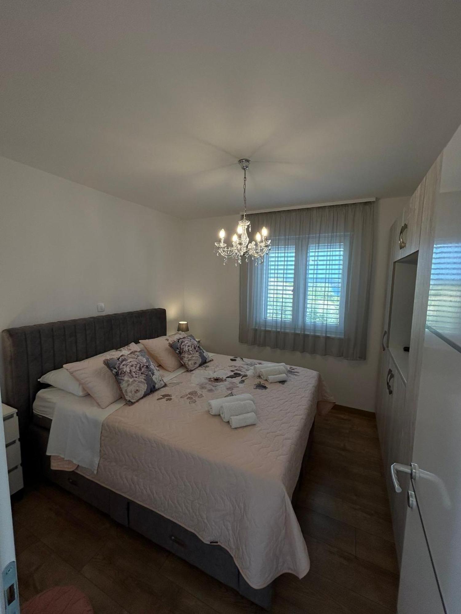 Apartments Vini Seget Donji Luaran gambar