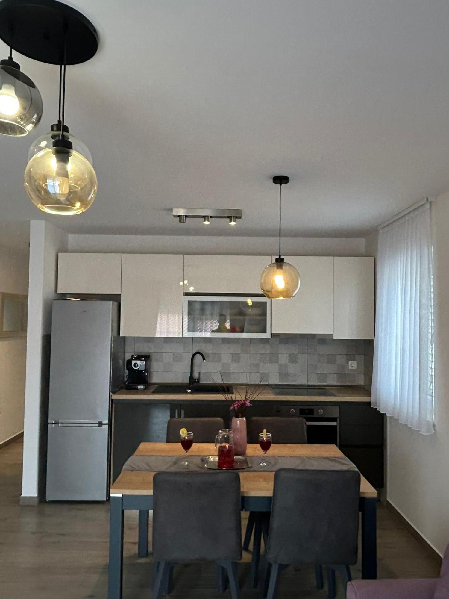 Apartments Vini Seget Donji Luaran gambar